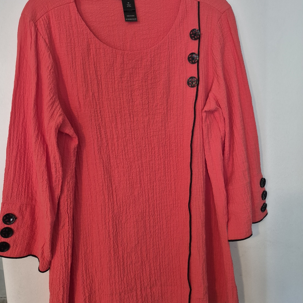 Ali Miles Coral Black Button-Accent Tunic Top Size M